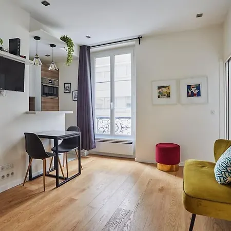 Rent A - Alma Paris