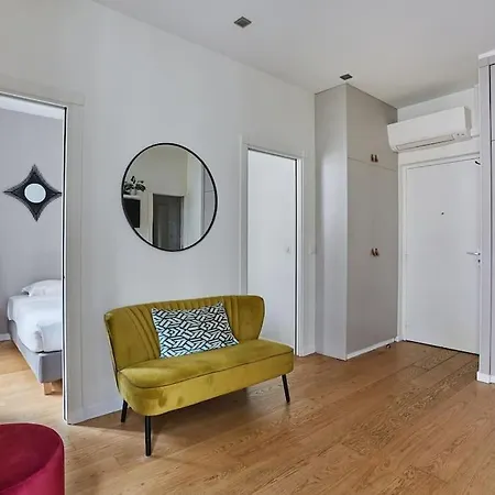 Rent A - Alma * Paris