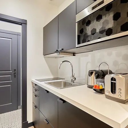 Apartment Rent A - Alma Paris