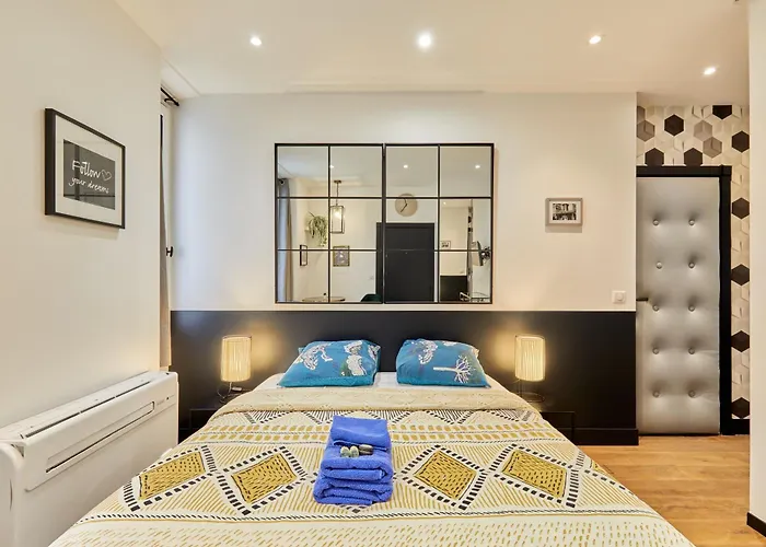 Rent A - Alma Париж